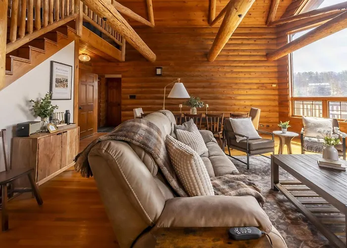 Luxury Log W & Dock Sleeps 12 Goreville