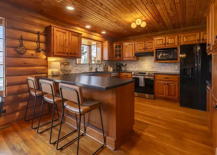 Holiday home Luxury Log W & Dock Sleeps 12 Goreville
