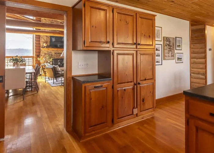 Holiday home Luxury Log W & Dock Sleeps 12 Goreville