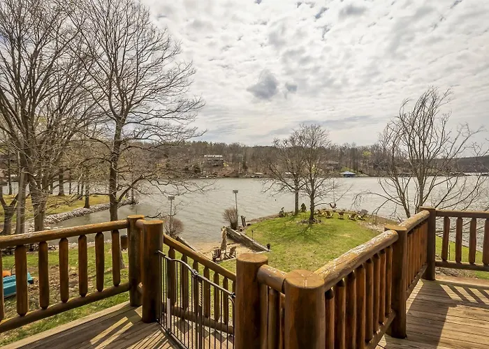 Luxury Log W & Dock Sleeps 12 Goreville
