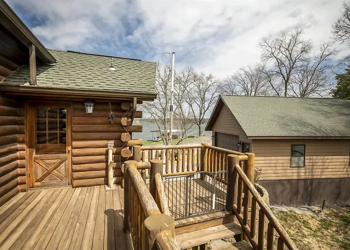 Luxury Log W & Dock Sleeps 12 Goreville
