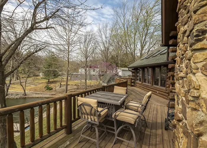 Sandy Beach, Paddle Boat, New Fire Pit Goreville