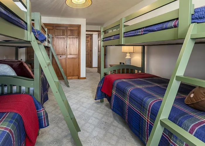 Holiday home Luxury Log W & Dock Sleeps 12