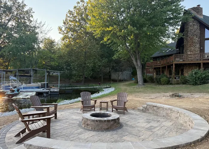 Sandy Beach, Paddle Boat, New Fire Pit * Goreville