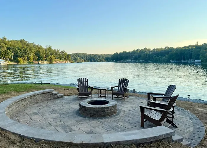 Sandy Beach, Paddle Boat, New Fire Pit Holiday home *